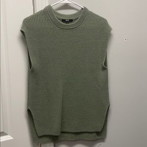 Uniqlo knit green vest